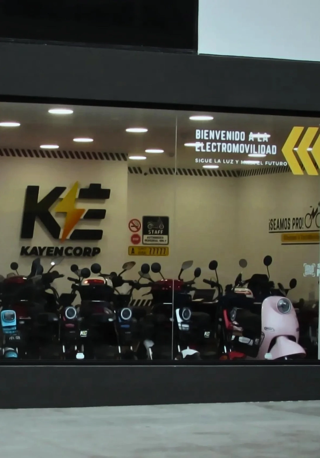 Tienda De Motos Eléctricas Vertical